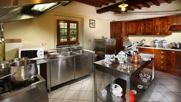 KĂŒhlschrank, Mikrowelle, Ofen, Herdplatte