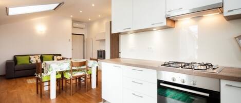 Køleskab, ovn, kogeplade, opvaskemaskine