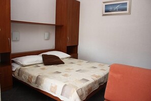 Free WiFi, bed sheets, wheelchair access