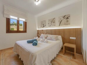 4 chambres, fer et planche à repasser, accès à Internet, literie fournie