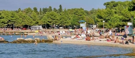 Una playa cerca