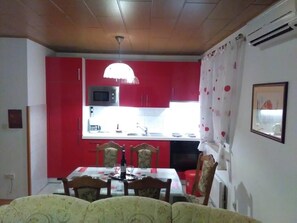 Fridge, microwave, oven, coffee/tea maker - Apartment in Kožino with Seaview, Balcony, Air condition, WIFI (4262-1) (Kožino)