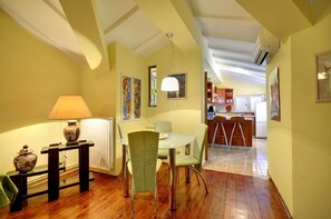 Dining - Apartment with pool, air conditioning, only 700 meters to sandy beach (Medulin)