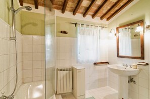 Badewanne, Haartrockner, Bidet