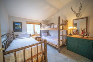4 chambres, fer et planche Ă repasser, Wi-Fi, draps fournis