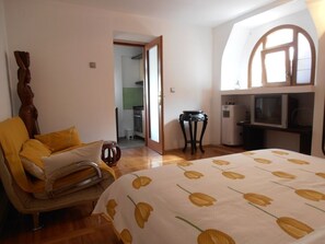 1 bedroom, free WiFi, bed sheets