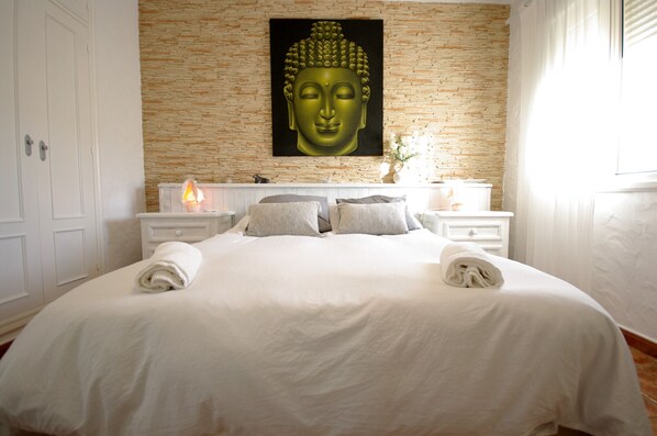 3 chambres, fer et planche à repasser, Wi-Fi gratuit, draps fournis