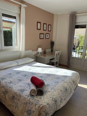 3 bedrooms, WiFi, bed sheets, wheelchair access