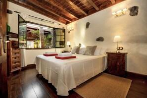 2 slaapkamers, een kluis op de kamer, een strijkplank/strijkijzer