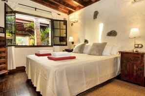 2 bedrooms, in-room safe, iron/ironing board, free WiFi