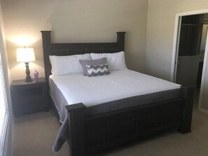 4 bedrooms, iron/ironing board, WiFi, bed sheets - West Haven Gated Community, Private Pool & Spa Home, Games Room & WiFi (Davenport)