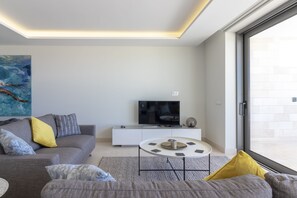 TV - The Vue 3 C - Luxury state of art new build exclusive Vue Apartment (Ferragudo)