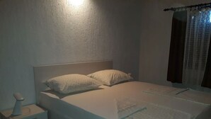 1 室のベッドルーム、WiFi (無料)、ベッドシーツ