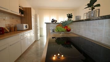 Fridge, microwave, dishwasher, coffee/tea maker