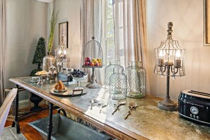 Free daily continental breakfast - The Watson Boutique Bed & Breakfast (Thompson)