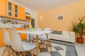Dining - Apartment in Okrug Gornji with Seaview, Terrace, Air condition, WIFI (5209-4) (Okrug Gornji)