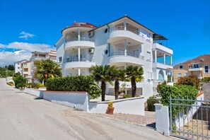 Exterior - Apartment in Vodice with Seaview, Terrace, Air condition, WIFI (94-3) (Vodice)