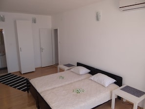 2 chambres, fer et planche à repasser, Wi-Fi gratuit, draps fournis