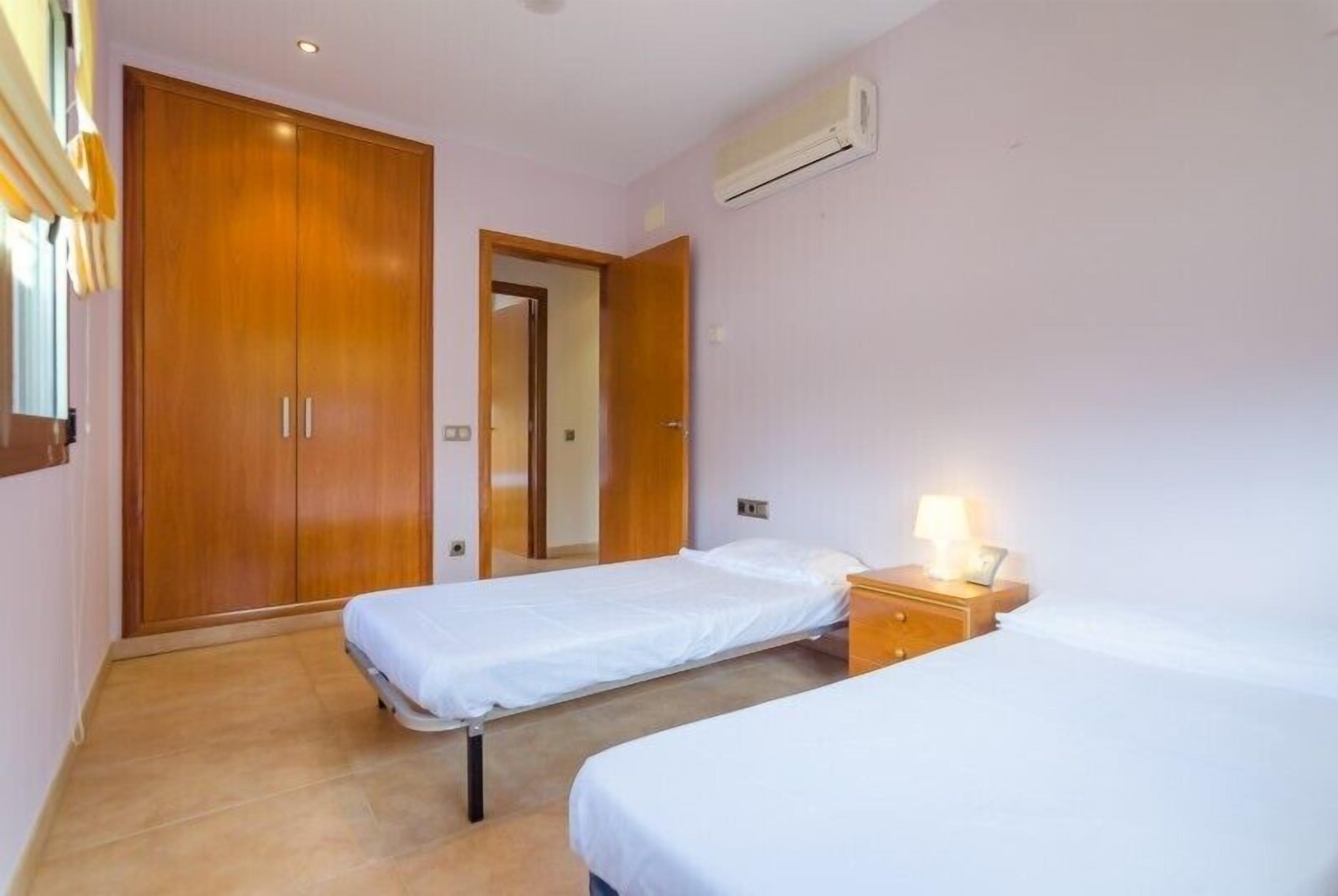 4 bedrooms, free WiFi