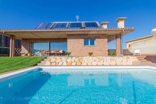 Club Villamar - Modern holiday villa with private pool, located in the center of the city and wit...