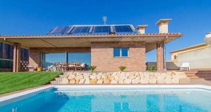 Club Villamar - Modern holiday villa with private pool, located in the center of the city and wit...