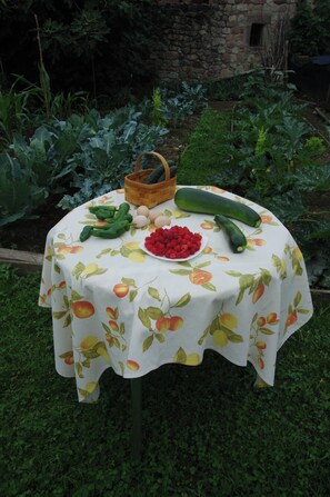 تناول الطعام بالخارج