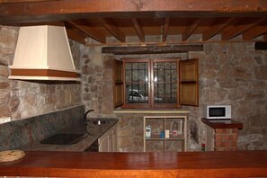 ثلاجة، ميكروويف، فرن، موقد طهي مسطح