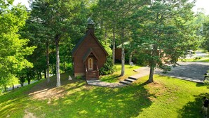 Exterior - Private Cabin, FREE Pool Access, Putt Putt, Fishing, Tennis, Golf, Basketball (Sevierville)
