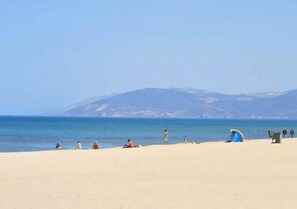 Una spiaggia nelle vicinanze