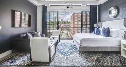 Midnight Abode by Atlanta Luxury Rentals