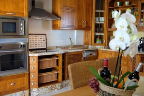 Frigorifero, microonde, forno, lavastoviglie