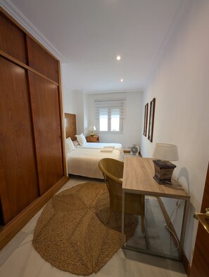 2 habitaciones, tabla de planchar con plancha y wifi gratis 