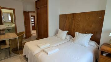 2 dormitorios, tabla de planchar con plancha, wifi gratis y ropa de cama