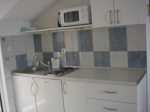 Fridge, microwave, stovetop, cookware/dishes/utensils