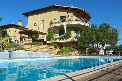 Gure Ametza rural house with garden and swimming pool in a quiet environment