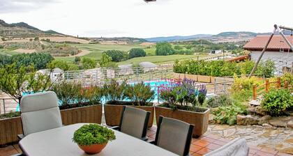 Gure Ametza rural house with garden and swimming pool in a quiet environment