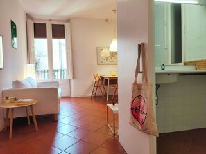 TV - Cute 1 bedroom apt. Super central location. R.K (Barcelona)