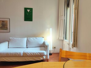 TV - Cute 1 bedroom apt. Super central location. R.K (Barcelona)