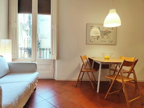 TV - Cute 1 bedroom apt. Super central location. R.K (Barcelona)