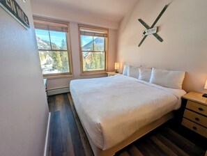 1 slaapkamer, een strijkplank/strijkijzer, wifi, beddengoed