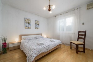 4 bedrooms, free WiFi, bed sheets