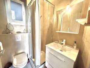 تجهيزات دش، مجففات شعر، مناشف