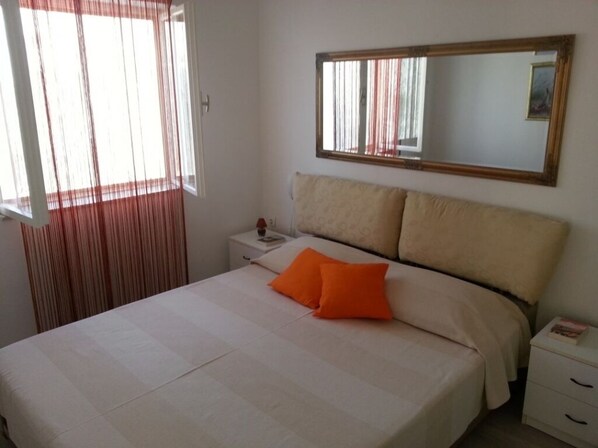 1 bedroom, in-room safe, iron/ironing board, free WiFi