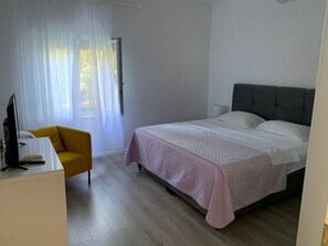 1 bedroom, iron/ironing board, free WiFi, bed sheets