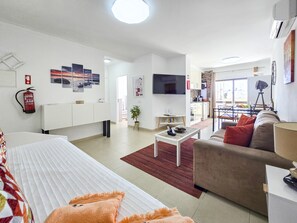 1 habitación, tabla de planchar con plancha, wifi gratis y ropa de cama