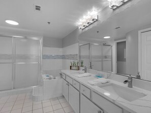 Hair dryer - Gulf Front, Private Balcony, Fitness Room, Pool and Hot Tub (Destin)