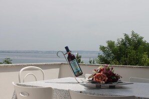 Outdoor dining - Apartment in Preko with Terrace, Air condition, WIFI, Washing machine (4568-4) (Preko)