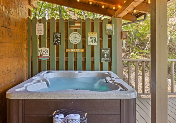 Outdoor spa tub