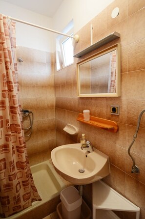 Douche, serviettes fournies