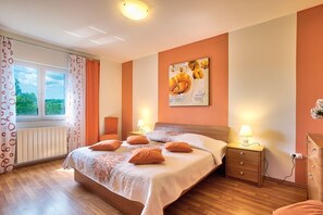 2 chambres, fer et planche à repasser, Wi-Fi gratuit, draps fournis